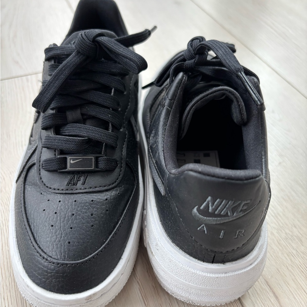 Nike Air Force One af1 women’s Black Sneakers 5.5